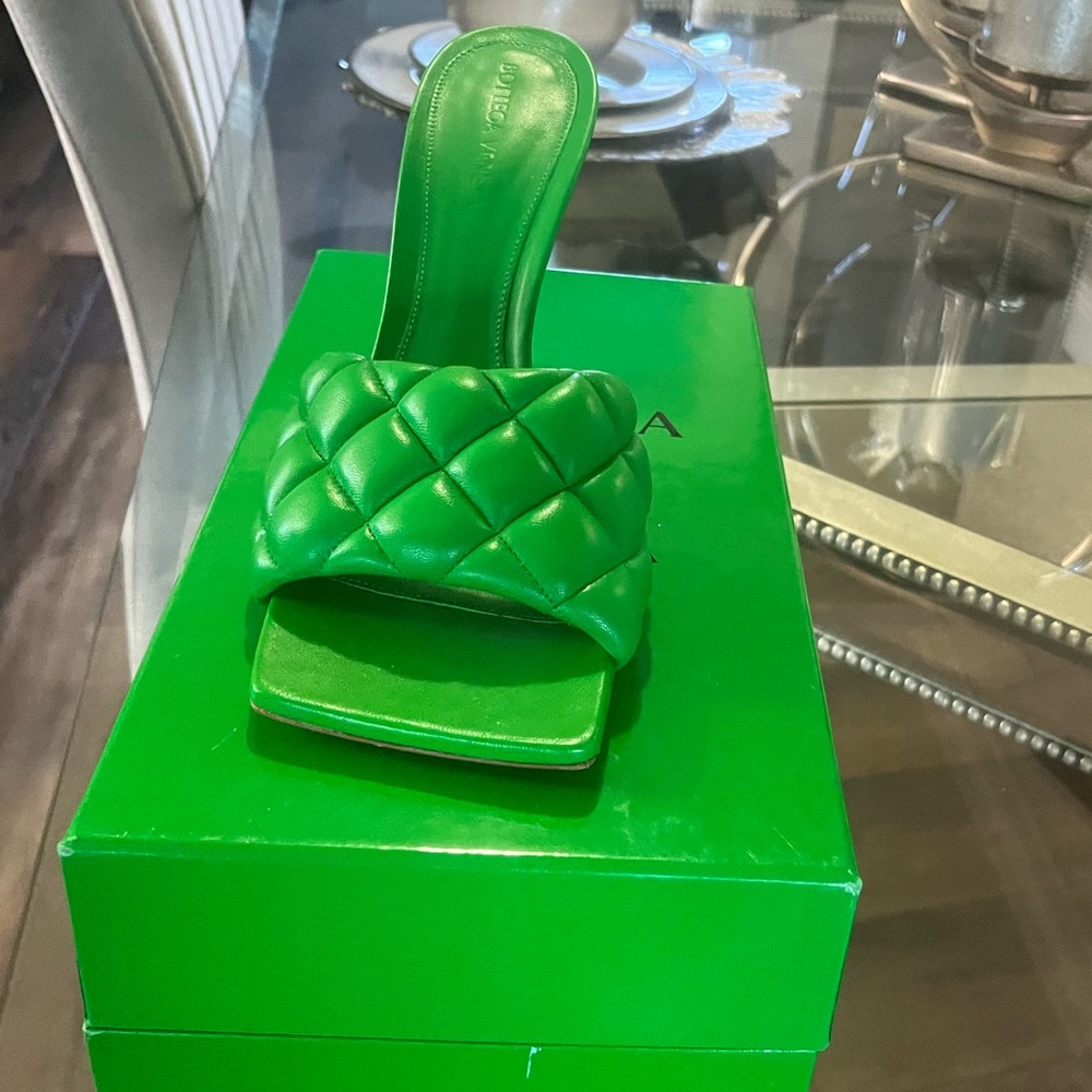 Bottega Veneta lido sandals